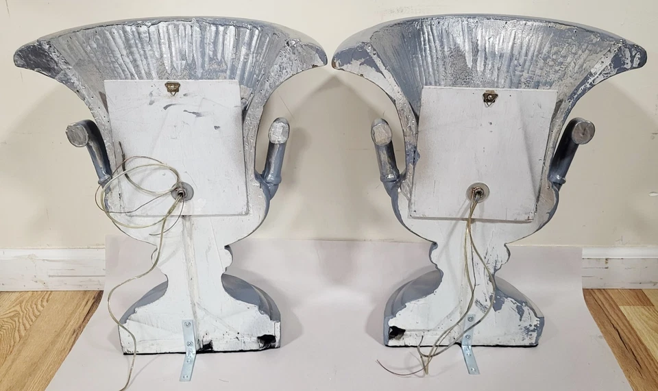 XL пара антикварных французских неоклассических СЕРЕБРЯНЫХ ОКРАШЕННЫХ резных ДЕРЕВЯННЫХ УРН настенных бра - Изображение 4 из 4