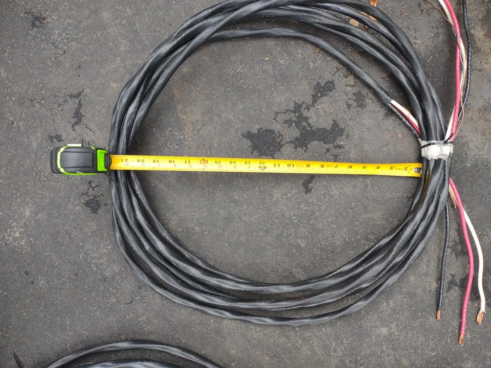 (2) Pce 6/3. ALAMBRE DE COBRE NEGRO 25-30 PIES AWG 6/3 Foto 3 de 4