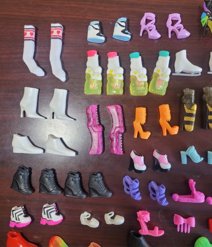 Lotto scarpe e accessori bambola piccola casuale Barbie Rainbow High LOL Surprise - Foto 2 di 7