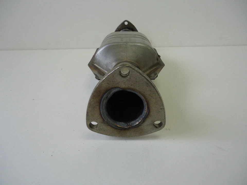 1993 1994 1995 Chevrolet Corsica 2.2L L4 Catalytic Converter - Image 4 of 4