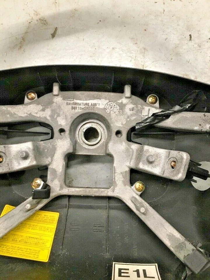 2004-2006 Kia Amanti Steering Wheel 561113F000 OEM - Image 2 of 4