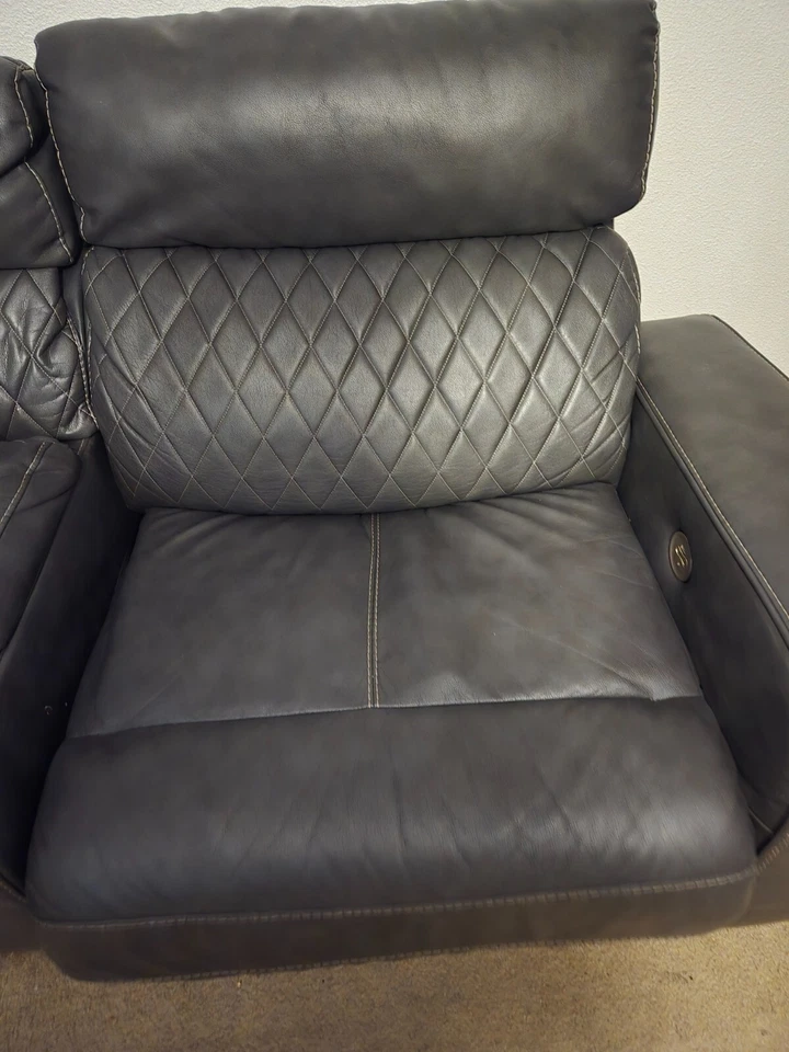 Sofá salón seccional gris con portavasos y reclinables eléctricos y USB Foto 3 de 4