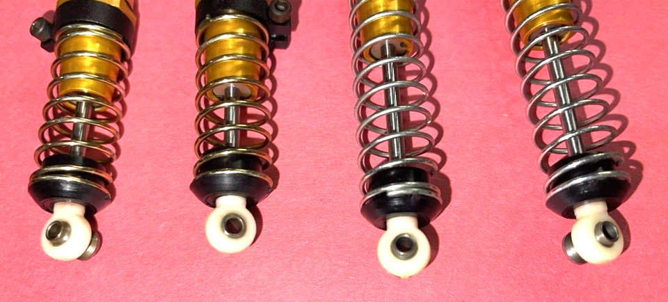 РАДИОУПРАВЛЯЕМЫЙ ПУЛЬТ ДИСТАНЦИОННОГО УПРАВЛЕНИЯ РАННИЙ ШТАМП RC10 БАГГИ НАБОР ЗОЛОТЫХ АМОРТИЗАТОРОВ БЕЗ ПРОРЕЗЕЙ ДНИЩА - Изображение 4 из 4