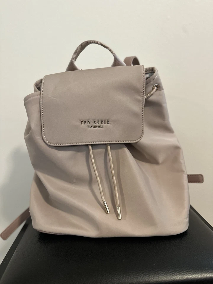 Ted Baker - NAAOMMI - Mochila de nailon con cordón - Rosa pálido Foto 4 de 4