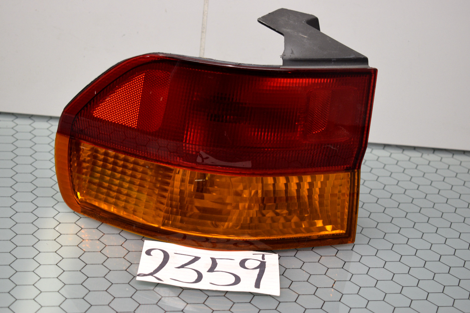 02 03 04 Honda Odyssey DRIVER Side Tail Light Used Rear Lamp #2359-T