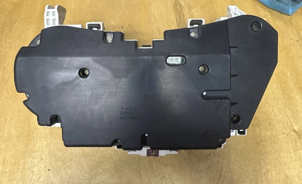 Cuadro de instrumentos velocímetro tablero Toyota Matrix 2003 220520 millas Foto 2 de 2