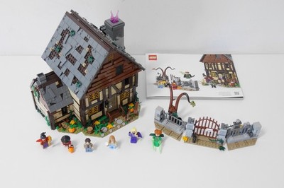 LEGO  Ideas Set 21341 Disney Hocus Pocus: The Sanderson Sisters' Cottage