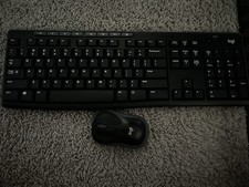 Logitech MK270 Wireless Keyboard and Mouse Co...