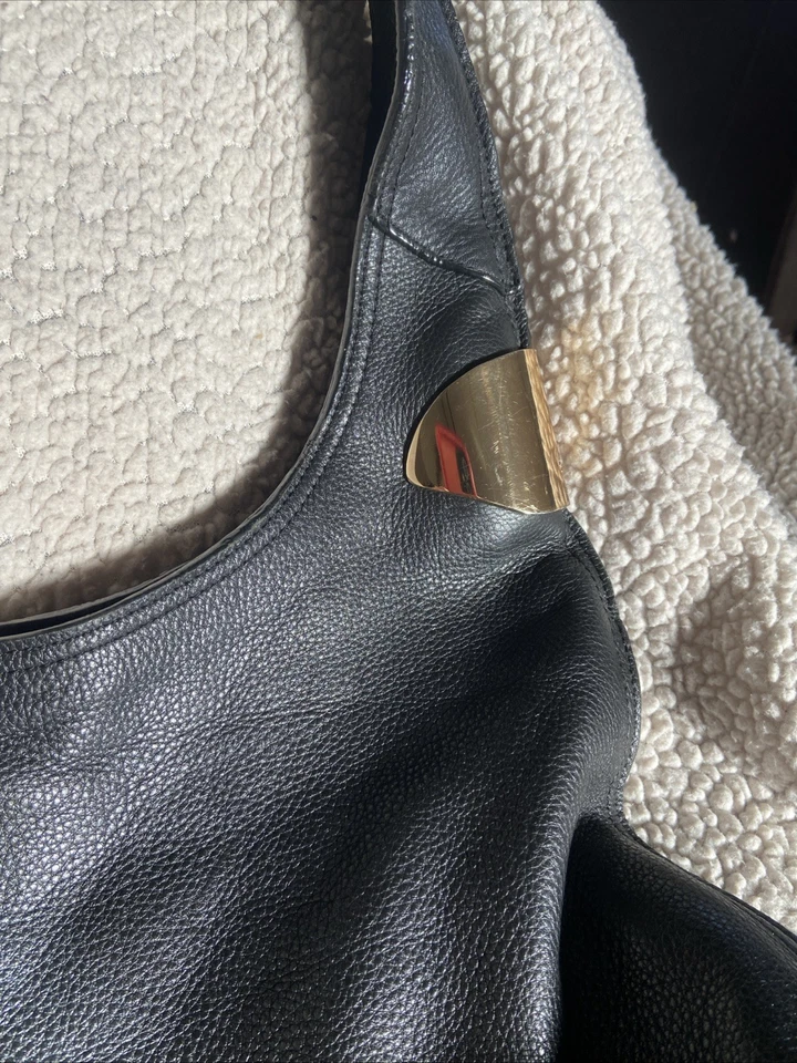 Bolso de hombro Halston Heritage de cuero negro bolsillos interiores cierre magnético Foto 2 de 4