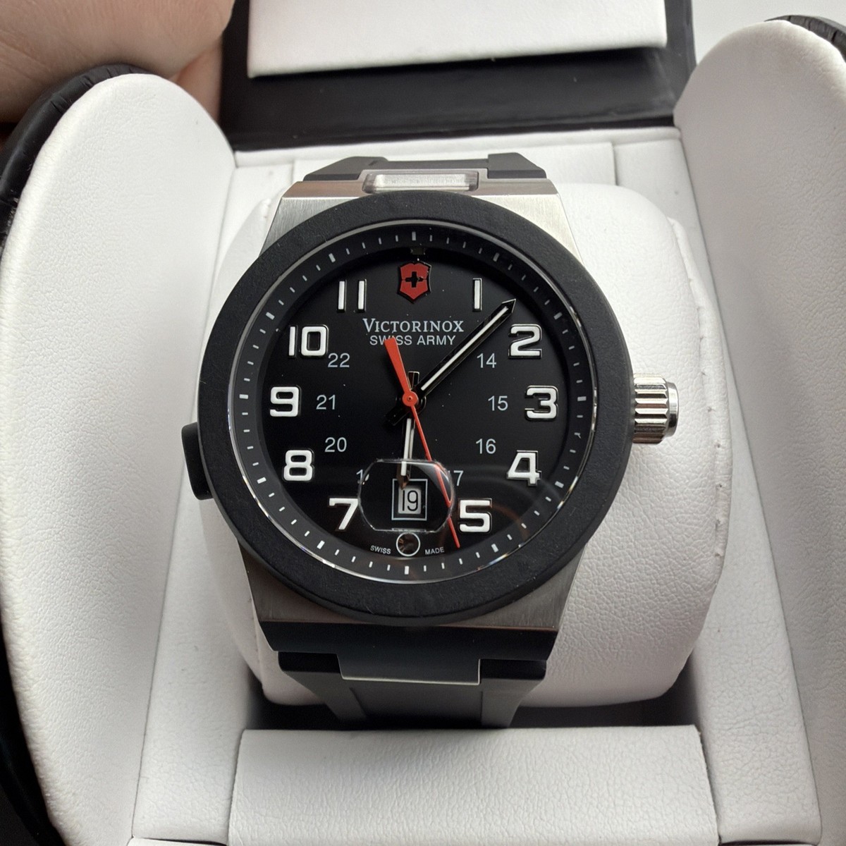 Men's SWISS Watch VICTORINOX SWISS ARMY 