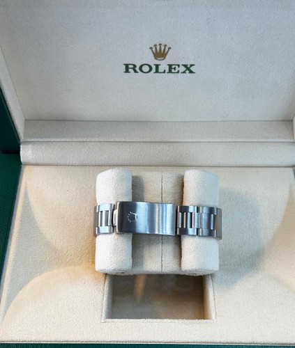 Rolex Oyster Perpetual 31mm - SS Oyster Bracelet with White Dial. - Picture 5 of 11