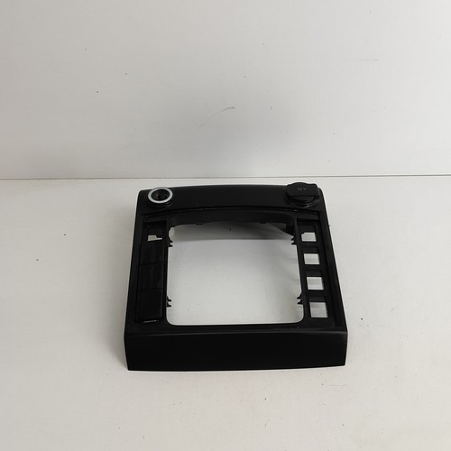 VOLKSWAGEN AMAROK 2H Gear Shifting Level Plastic Trim 2H0863681 2019 RHD - Picture 3 of 9