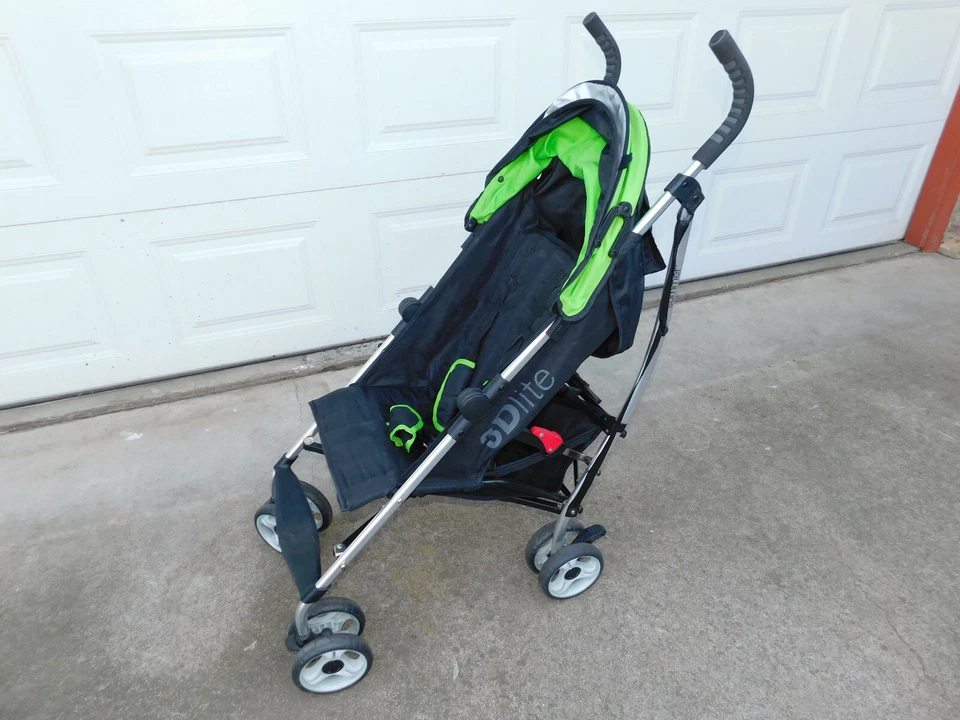Summer Infant 3D Lite Convenience Stroller, Black / Green - Used Condition - Image 3 of 4