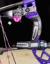 Diamond Archery Edge 320 Bow Purple Mossy Oak Bundle (arrows/hard case/quiver)