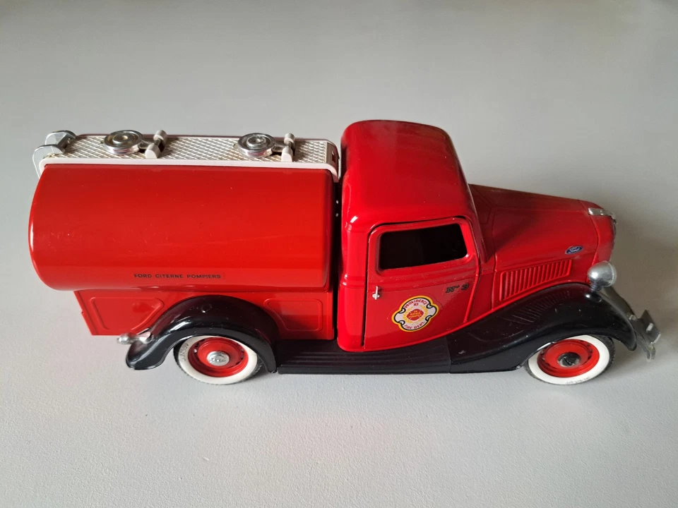 Modellino Solido 1/19 Ford V8 Pick Up 1936 Provindence RI Fire Dep. - Immagine 3 di 4