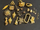 1950-1960 B.S.K. TRIFARI CORO Signed Starburst Sun Brooch Pin GOLD TONE JEWELRY