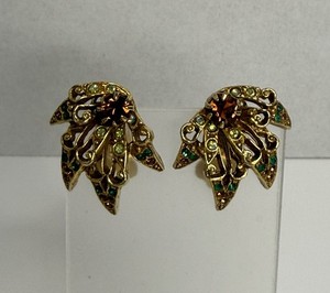 Vintage Unsigned Spray Goldtone With Multicolored Stones Clip On Earrings