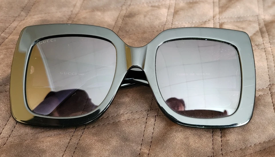 Gucci Raised Interlocking GG Black Oversized Butterfly Sunglasses 100% Authentic - Image 3 of 4