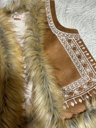 Flying Tomato Women's Lined Beige Faux Fur Suede Open Vest Aztec Southwestern S - Picture 3 of 7