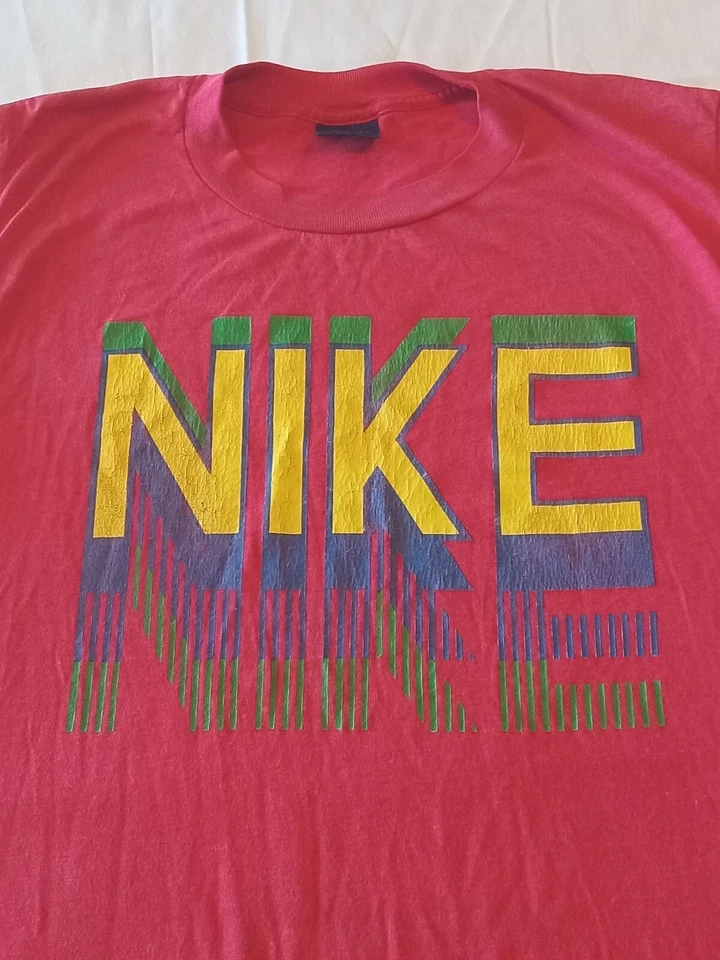 De colección. Camisa roja descolorida Nike años 80/90 COLORBLOCK talla M (38-40) Foto 3 de 4