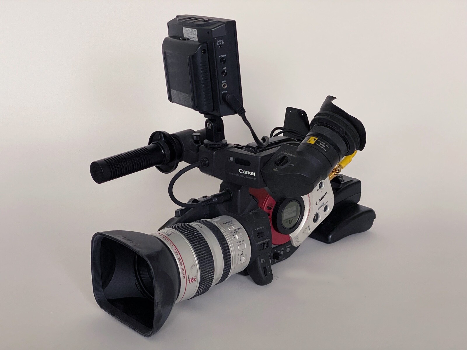 Canon DM-XL1S 3CCD Mini DV Professional Camcorder W/ lens, Citizen screen extras