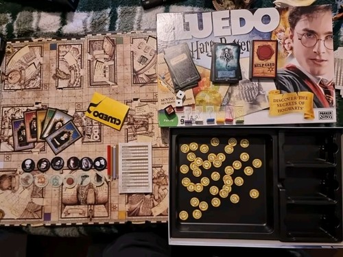 Cluedo Harry Potter Moving Hogwarts Game Board 2008 3-5 Players Ages 9+ - Picture 2 of 6
