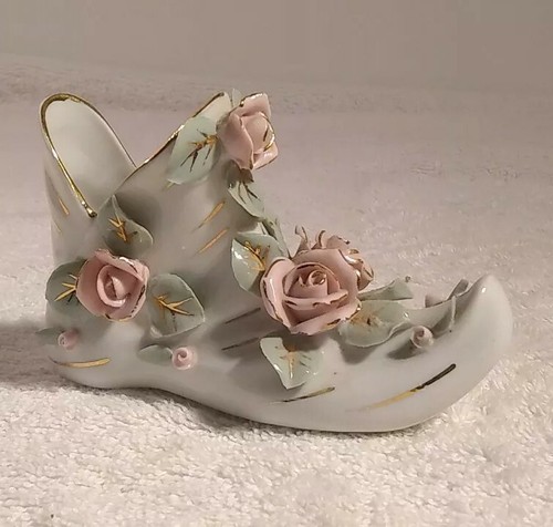 Weißer Porzellan Alladin Schuh mit rosa Rosen, gold vergoldet. Made in Italy 40er Jahre