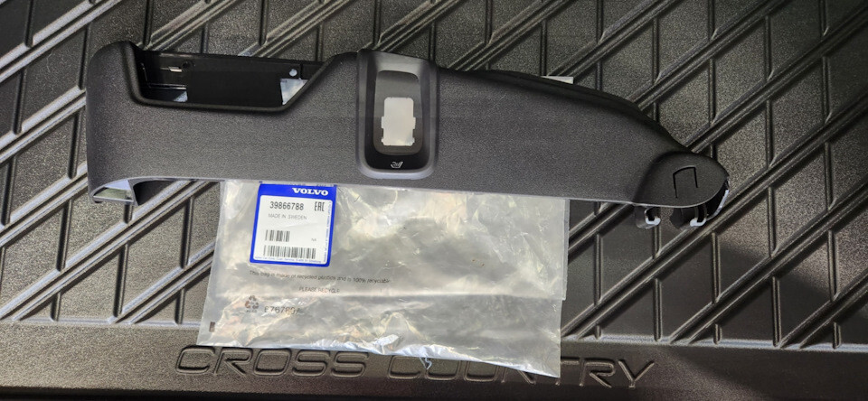 OEM VOLVO XC90 MK1 FRONT SEAT LEFT SIDE PANEL 39866788