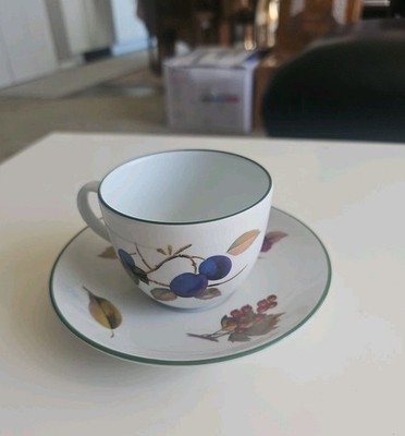 Royal Worcester Evesham Vale Cup & Saucer ENGLAND 1986 Beautiful Mug 