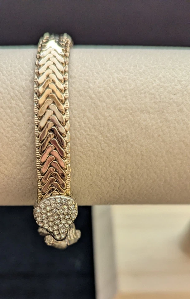 Brazalete Banana Republic pavé tono dorado con acento plateado y estrás Foto 4 de 4