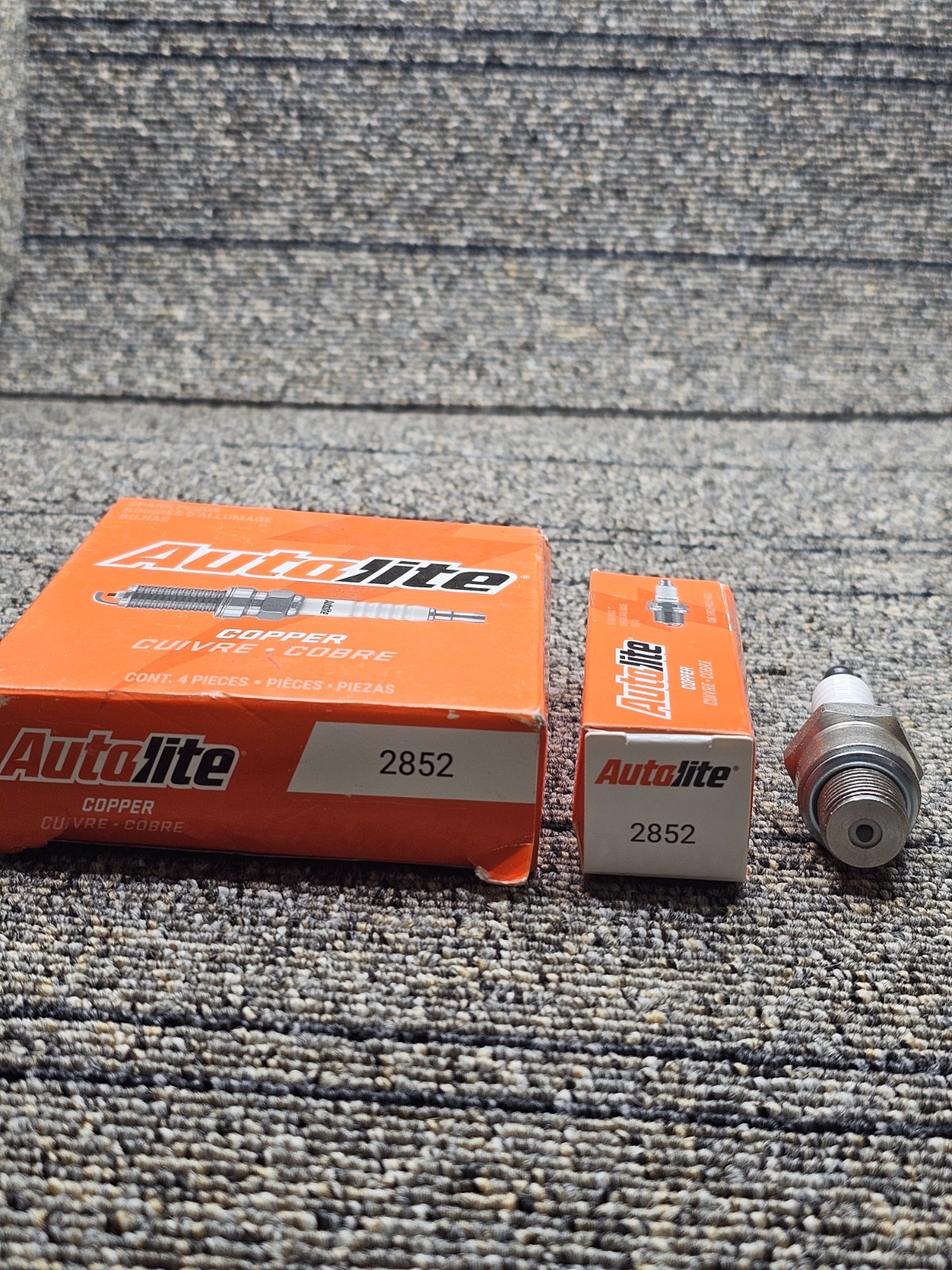 QTY 4 Autolite 2852: Copper Core Spark Plugs For V40FFM AVKO 827 701 6001
