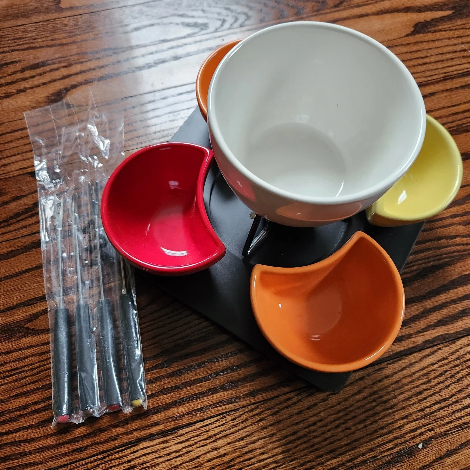 NEW Pier 1 Imports Fondue Set ~ Fondue Pot & Stand 4 Bowls 4 Forks & Tray 2012
Opens in a new window