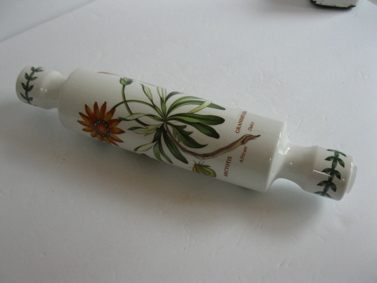 PORTMEIRION CERAMIC ROLLING PIN Botanic Garden African Daisy BUTTERFLIES 14"VTG.
Opens in a new wind