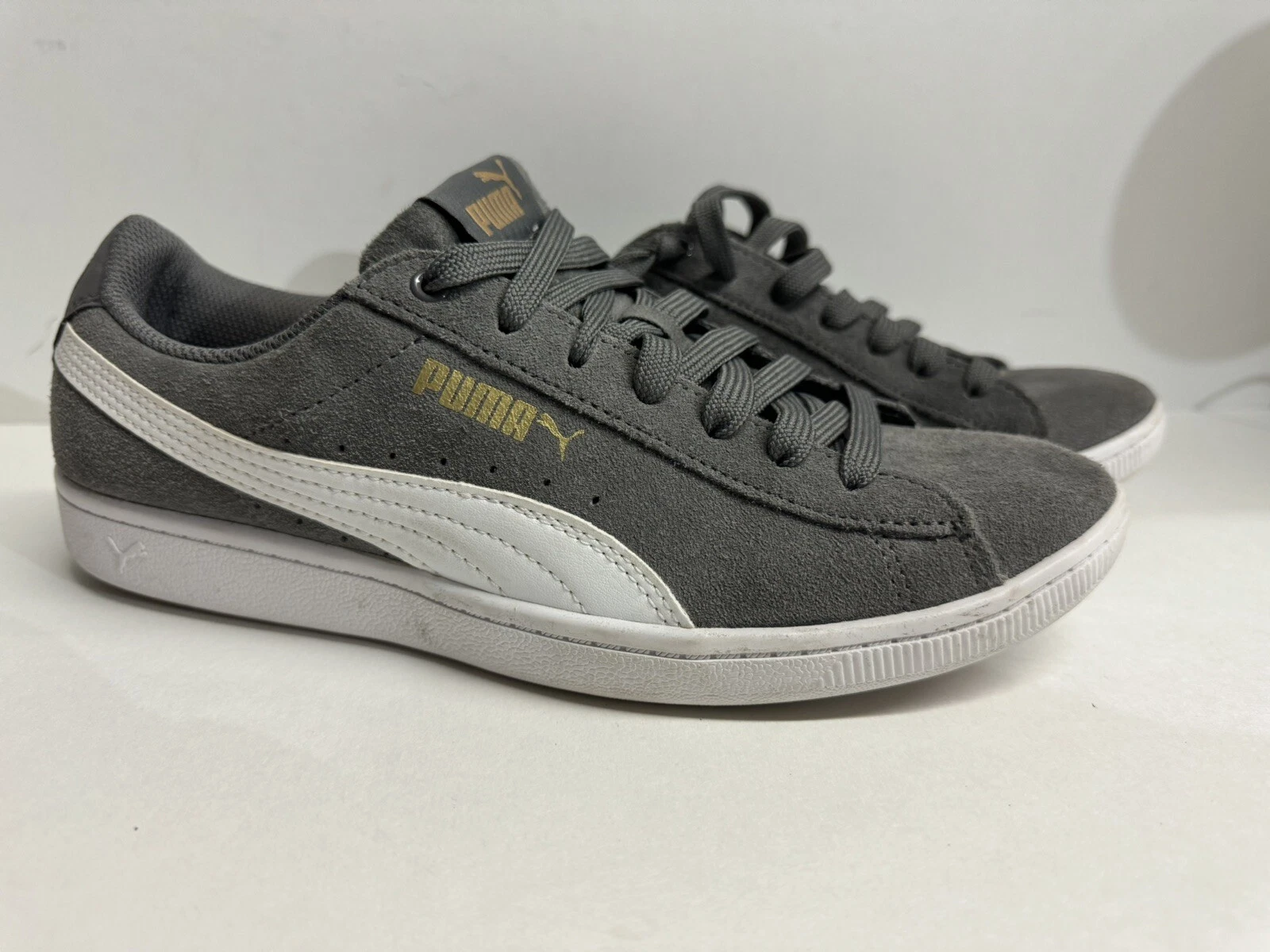 Sneaker basse con lacci PUMA da donna bianca grigia in pelle scamosciata con lacci morbida schiuma