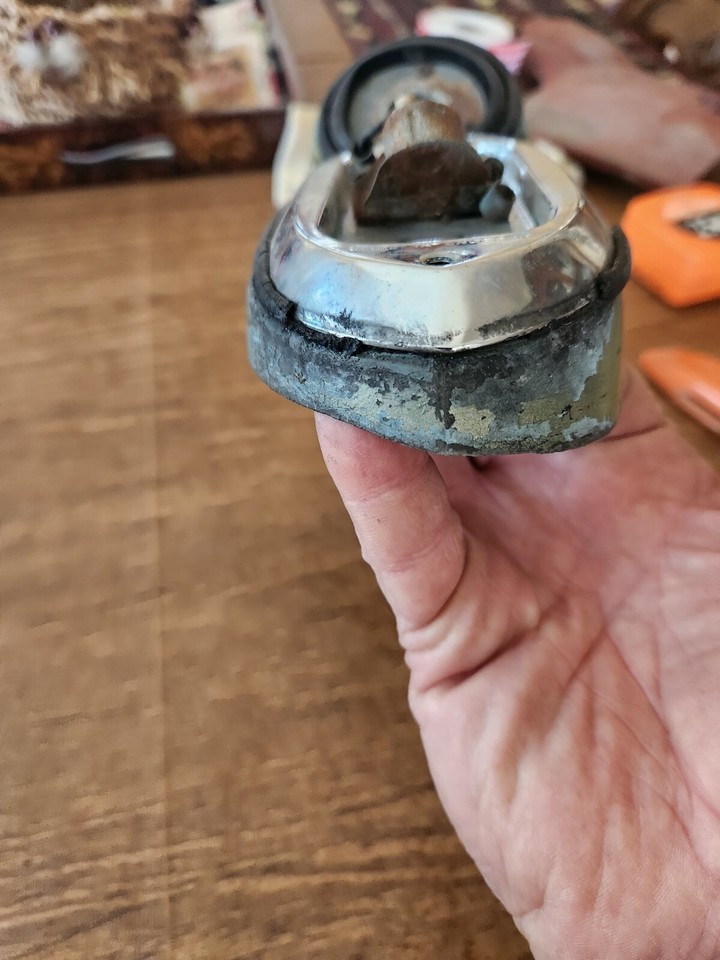 MGA 1600 L/R TailLight Plinths & Lamp Bases, no reserve above opening