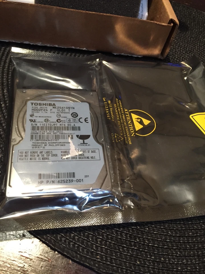 NEW TOSHIBA Hard Drive HDD2F24 625239-001 MK2561GSYN SATA (IN MFG PKG) - Image 4 of 4