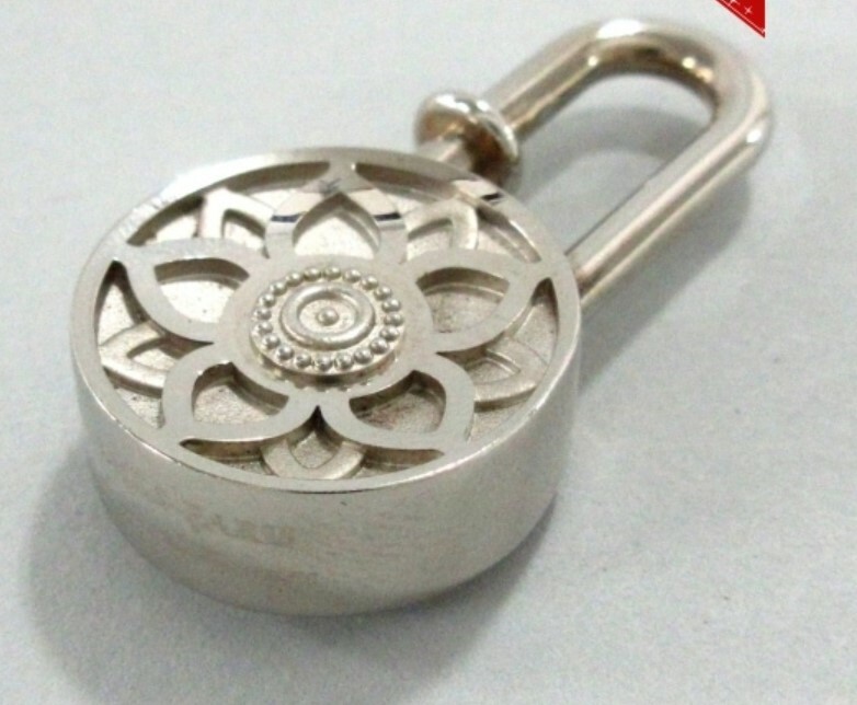 HERMES Lotus Flower Motif 2008 Limited Cadena Silver key