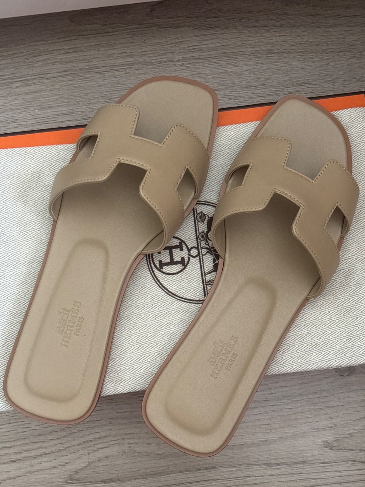 Hermes Oran sandals 37 Camel Authentic with receipt Worn once