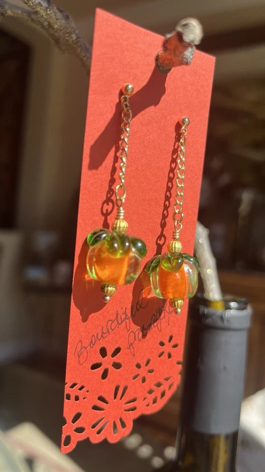 Pendientes de calabaza colgantes de cadena de oro caprichosos coloridos con hola de otoño de calabaza Foto 3 de 4