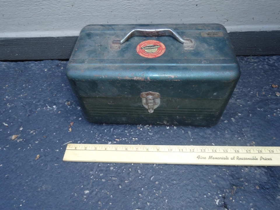 ANTIQUE ORIGINAL SIMONSEN CHICAGO METAL TOOL FISHING TACKLE BOX FOLD OUT STORAGE - Image 3 of 4