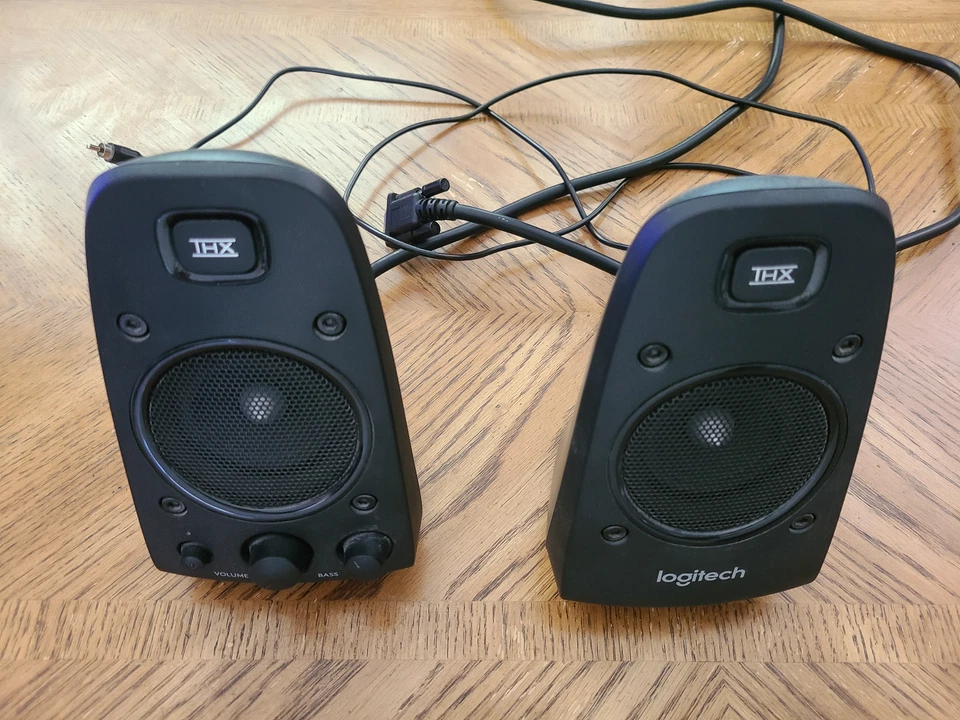 Logitech Z623 Home Speaker System 3 Stück 2.1 Kanal Schwarz 400 Watt TV Telefon PC - Bild 4 von 4