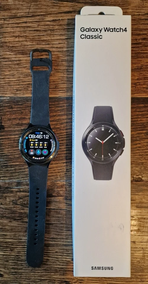Samsung Galaxy Watch4 Classic, photo 1 sur 3