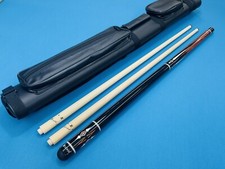 ADAM CAROM CUE SAKAI WITH 2 DOUBLE JOINT SHAFTS CASE TO PLAY 3 CUSHIONS.