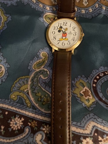 MINNIE MOUSE ~ LORUS QUARTZ LADIES DISNEY WATCH Brown BAND Need Batt - Picture 4 of 7