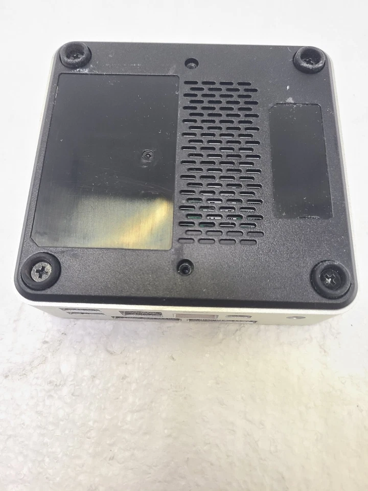 Intel NUC D54250WYK i3-4010 1.7GHz 4GB Ram 120GB HDD Zorin OS 17 - Image 2 of 4