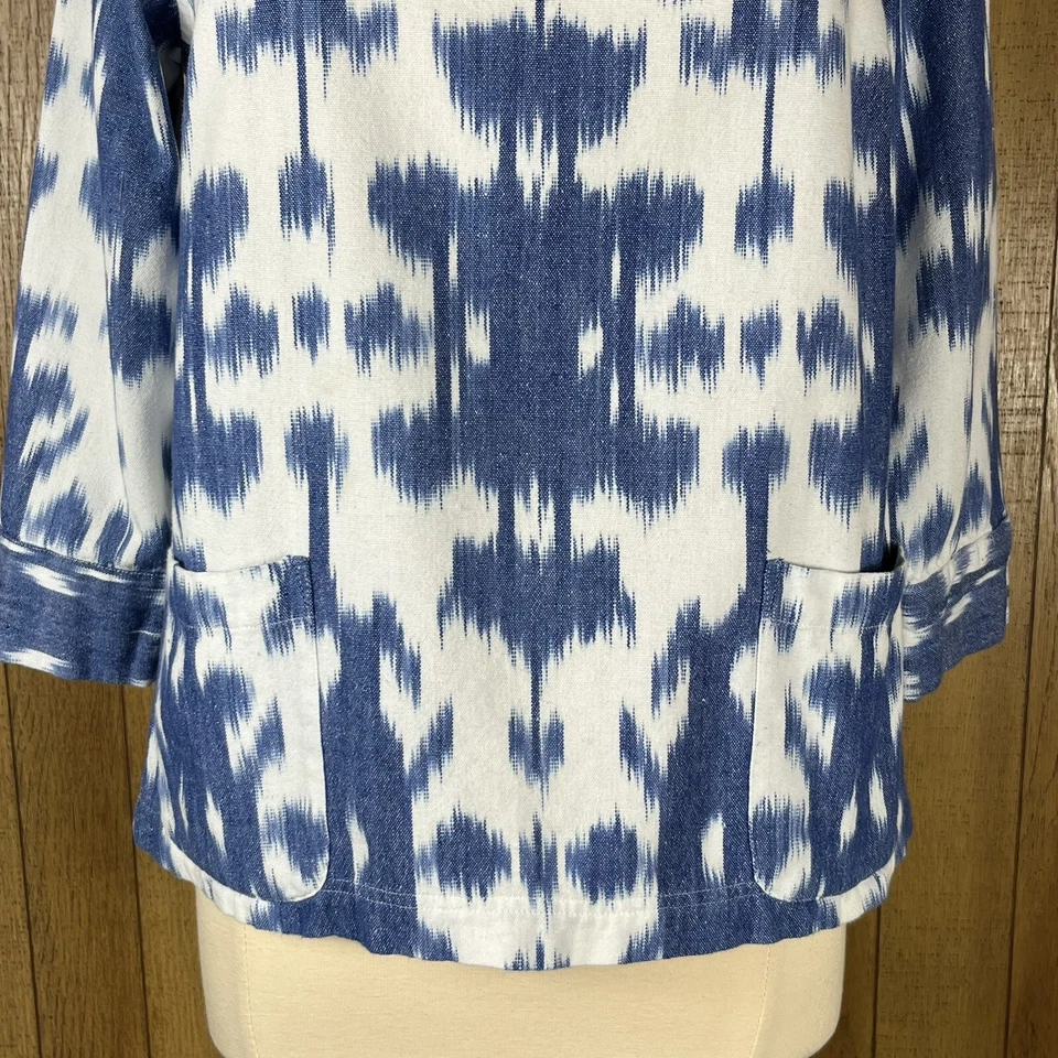 Top cuadrado azul y blanco Vineyard Vines (talla M) mezcla de algodón estampado Ikat cuello barco Foto 3 de 4