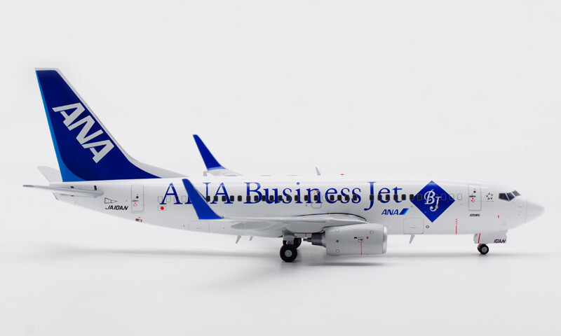 JC Wings ANA BusinessJet For BOEING B737-700ER JA10AN 1/200 Pre-built Model