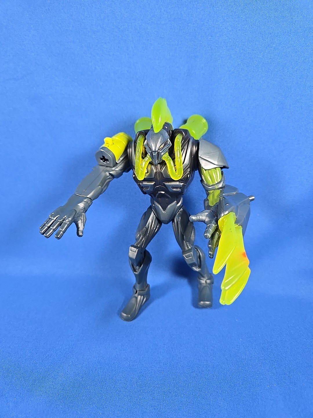 Max Steel Toxzan with Spider Claw Attack 6