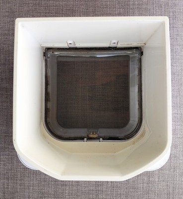 Sure Petcare SureFlap Mikrochip Katzenklappe Connect mit Nabe + extra Tür vorne