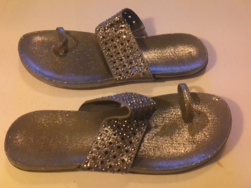 Kenneth Cole Reaction Womens sz 9M Pewter Sparkle Toe Ring Slip On Sandals Studs - Picture 3 of 5